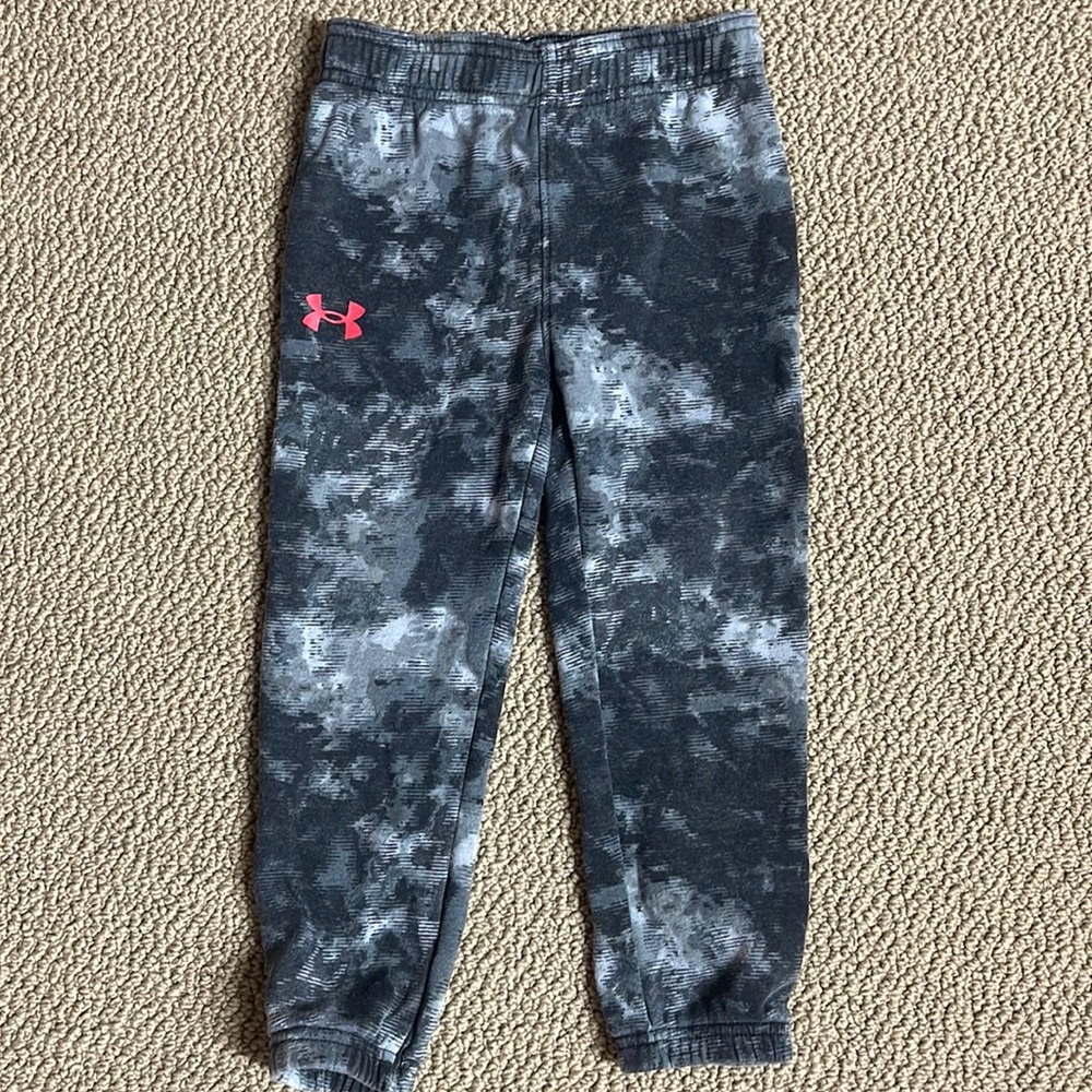 Under Armour fleece pants. Size 4. Great condition!